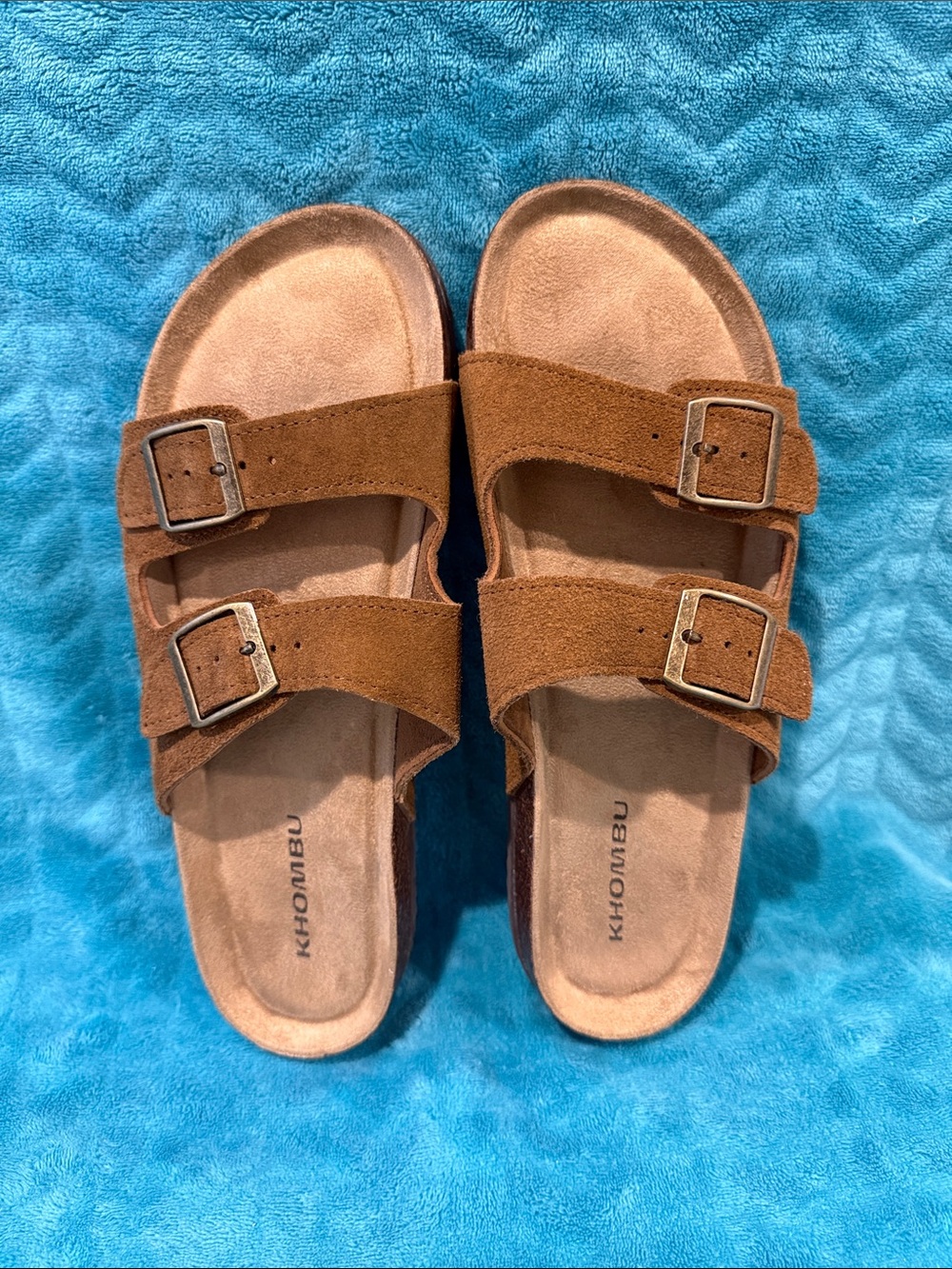 Khombu Women’s Tan Suede Double-Buckle Slide Sandals, size 10, great condition